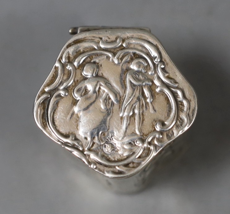 A late 19th/early 20th century Dutch white metal pill box, 32mm.